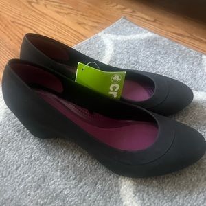 NWT Crocs Lina Wedge in Black sz 8